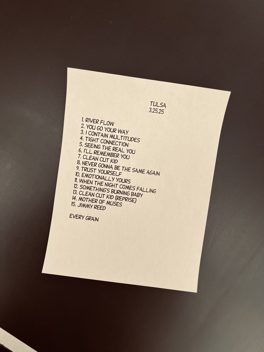 Whoa a crew guy just posted a photo of tonight's setlist - SPOILER ALERT