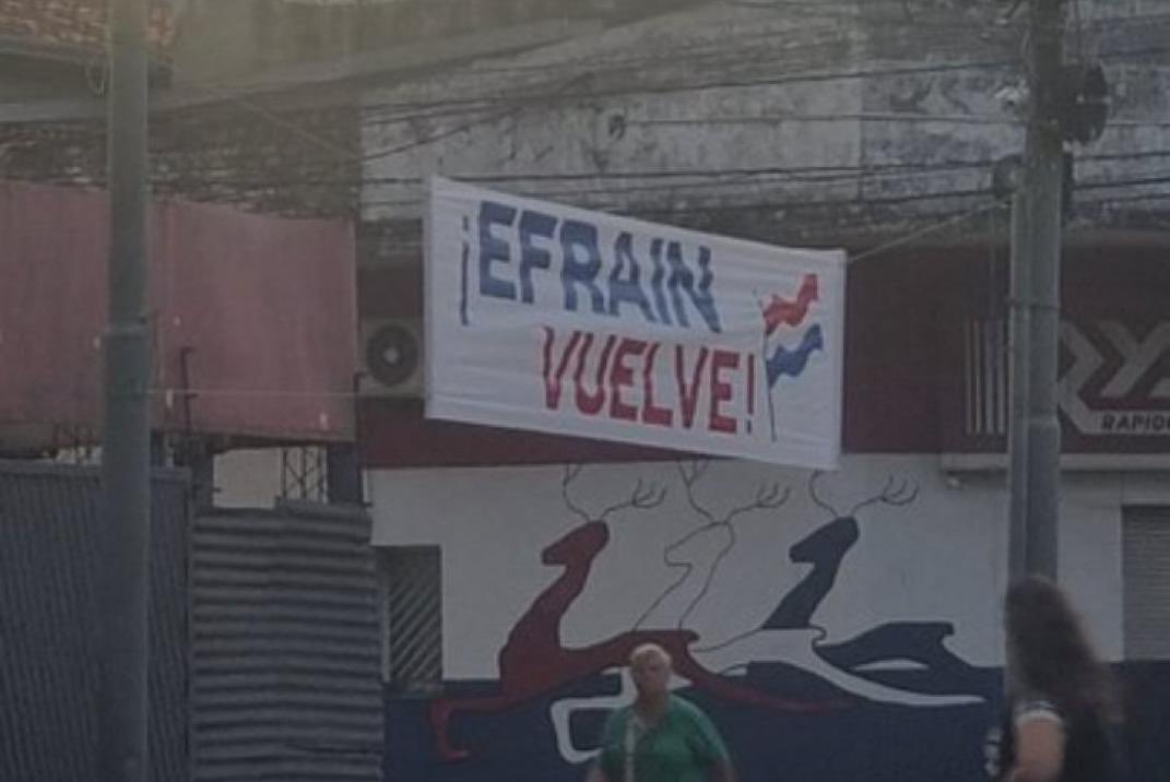 Carteles Plantados por el Gobierno corrupto de Peña que intenta desviar la atención de la movilización ciudadana que exige un paraguay libre de mafias