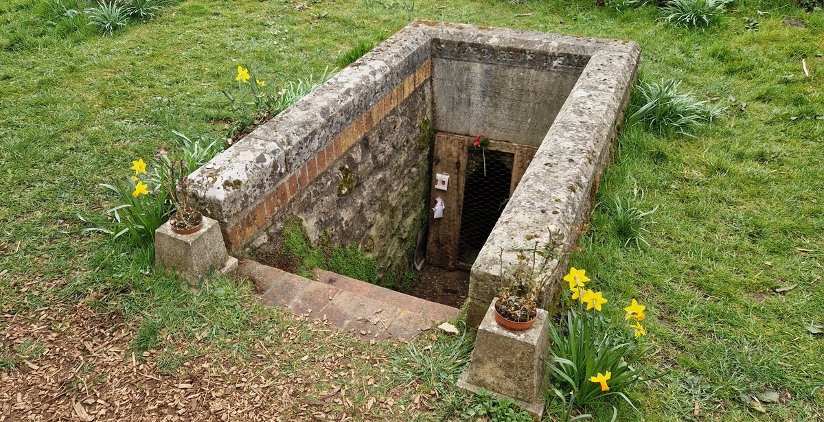 First stop on yesterday's student pilgrimage ...
St Margaret's Church, Binsey, and its holy well associated with St Frideswide and visited by cure-seeking pilgrims in the Middle Ages!
1/2