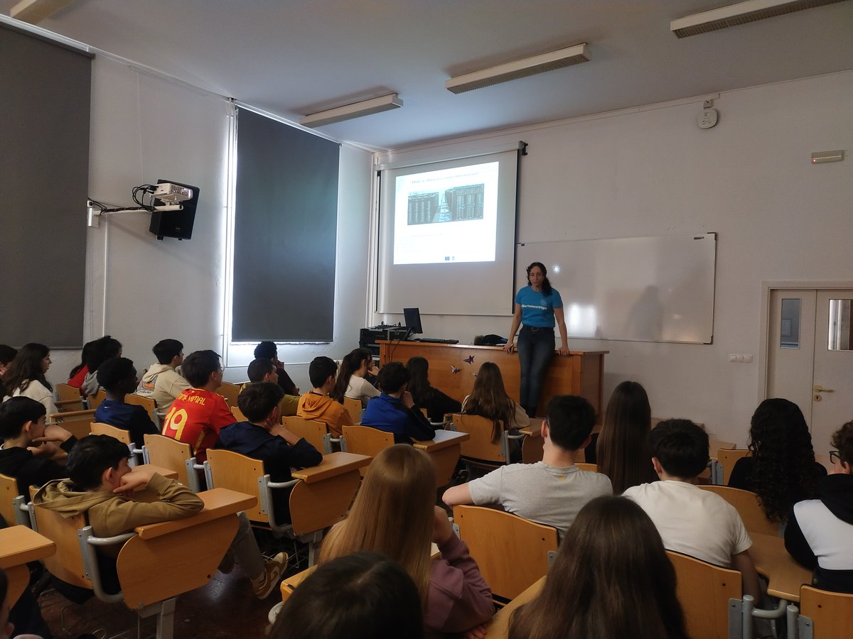 Onte, a docente e directora de #TelecoVigo e investigadora de <a href="/atlanTTic_uvigo/">atlanTTic - UVigo</a> <a href="/reberedondo/">Rebeca Díaz Redondo</a> estivo no IES Virxe do Mar de Noia explicando ao alumnado onde está e para que se usa a información que se sube á nube. Todo un pracer!

#beTelecoVigo