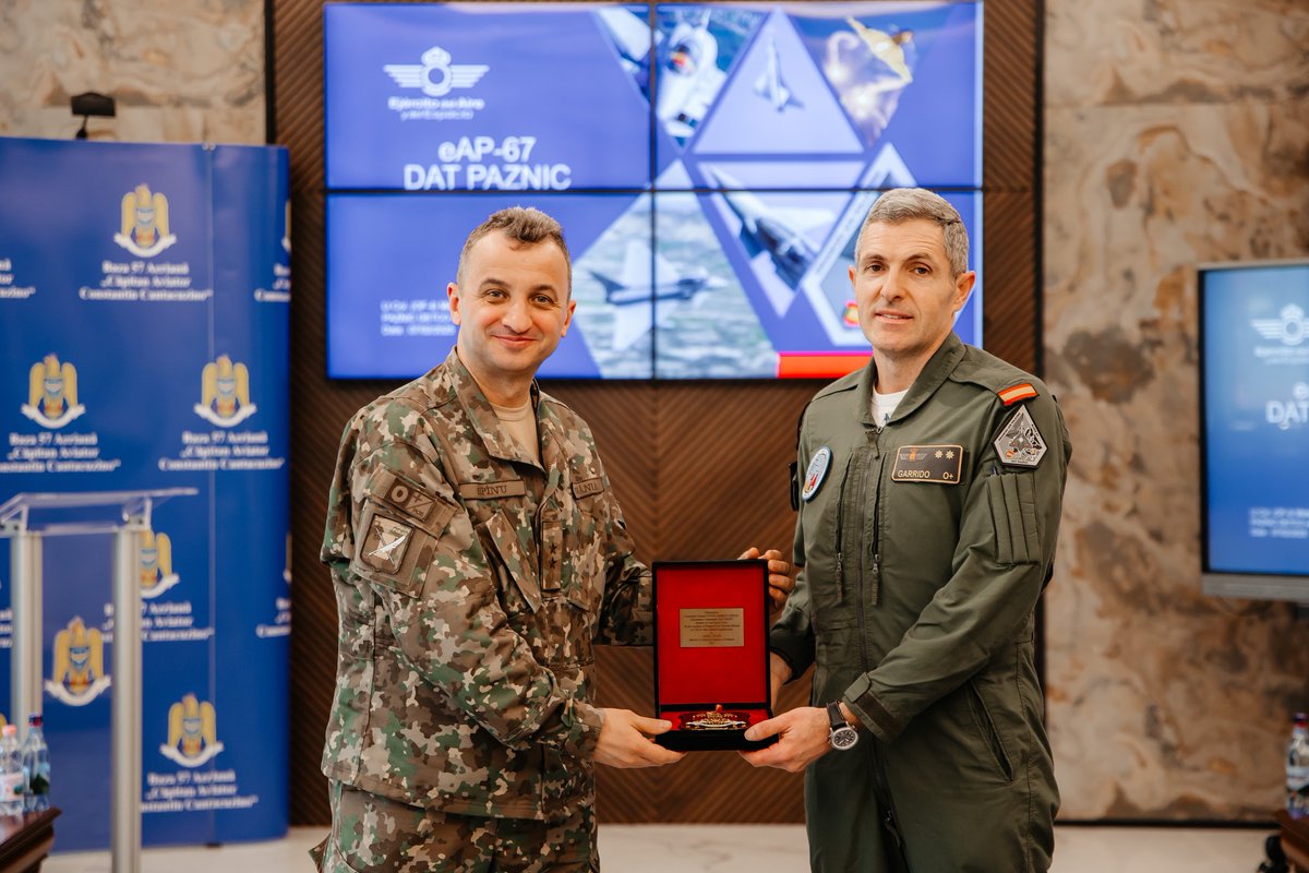 MApNRomania's tweet image. Ceremonia de încheiere a misiunii detașamentului Forțelor Aeriene și Spațiale Spaniole🇪🇸, sosit în luna noiembrie în România, a avut loc astăzi, 25 martie 2025, la Baza 57 Aeriană „Căpitan Aviator Constantin Cantacuzino”, de la Mihail Kogălniceanu🇷🇴.
facebook.com/ForteleAeriene…