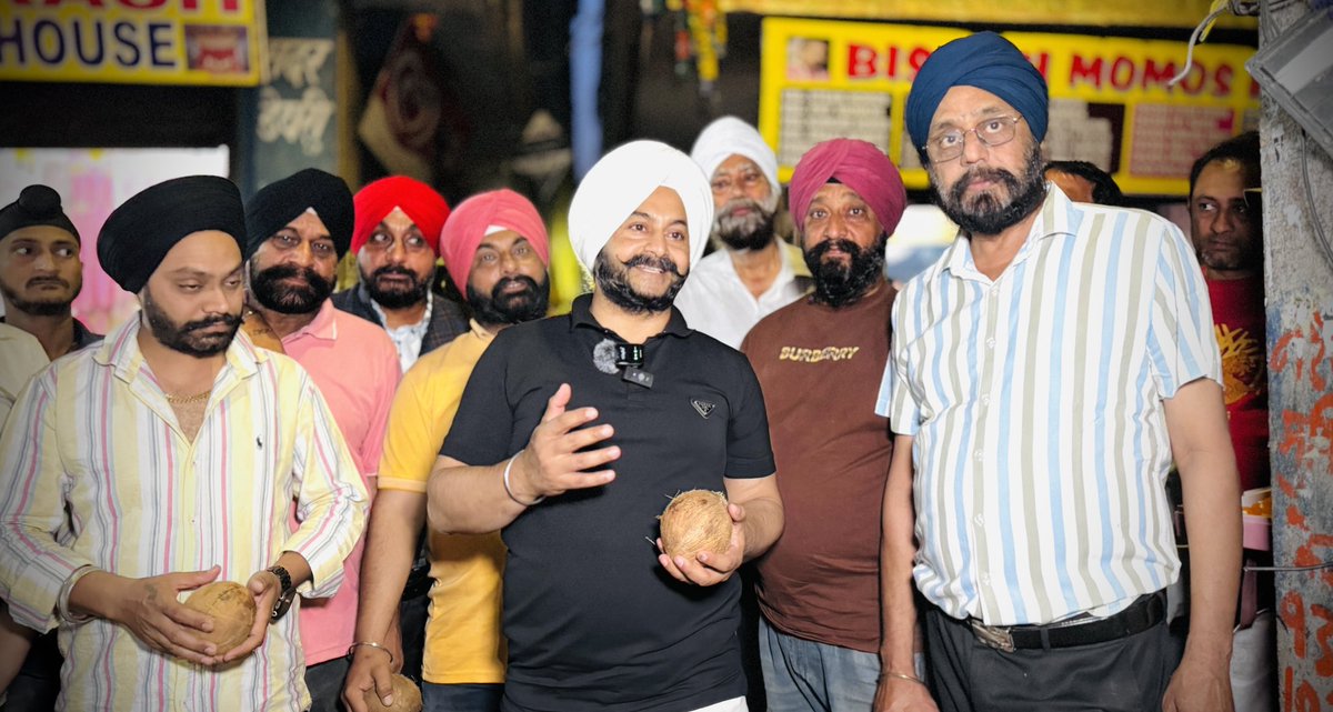 JarnailSinghAAP's tweet image. तिलक नगर में कायम है,काम की राजनीति..
गली नंबर 4, ओल्ड साहिबपुरा के निवासियों को सड़क के नव निर्माण पर हार्दिक शुभकामनाएं..
यह कार्य आपके टैक्स द्वारा एकत्रित विधायक निधि कोष से करवाया गया..

#devolopment #work #mlaforpublic #inaugration #arvindkejriwal 

@arvindkejriwal