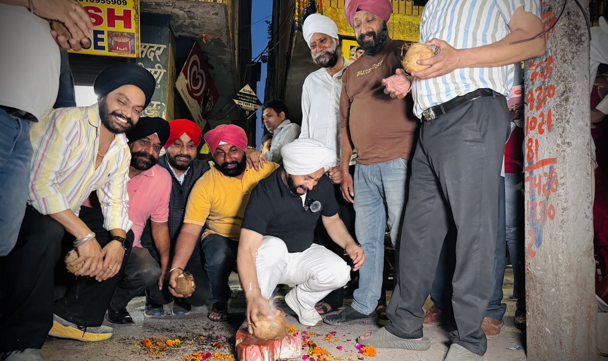 JarnailSinghAAP's tweet image. तिलक नगर में कायम है,काम की राजनीति..
गली नंबर 4, ओल्ड साहिबपुरा के निवासियों को सड़क के नव निर्माण पर हार्दिक शुभकामनाएं..
यह कार्य आपके टैक्स द्वारा एकत्रित विधायक निधि कोष से करवाया गया..

#devolopment #work #mlaforpublic #inaugration #arvindkejriwal 

@arvindkejriwal