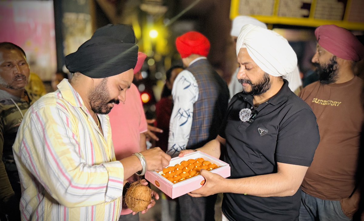 JarnailSinghAAP's tweet image. तिलक नगर में कायम है,काम की राजनीति..
गली नंबर 4, ओल्ड साहिबपुरा के निवासियों को सड़क के नव निर्माण पर हार्दिक शुभकामनाएं..
यह कार्य आपके टैक्स द्वारा एकत्रित विधायक निधि कोष से करवाया गया..

#devolopment #work #mlaforpublic #inaugration #arvindkejriwal 

@arvindkejriwal