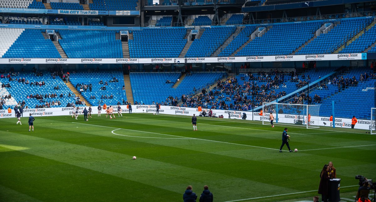 Gateway2Lease's tweet photo. ⚽️Proud to sponsor Manchester City Women vs. Chelsea Women! As a family-run business, we value dedication, teamwork, and passion. Our directors had a great day and it was great to see our digital ad &amp; programme featured!

#Gateway2Lease #MCWFC #WomensFootball #FootballSponsorship https://t.co/IWLmQoJBV0