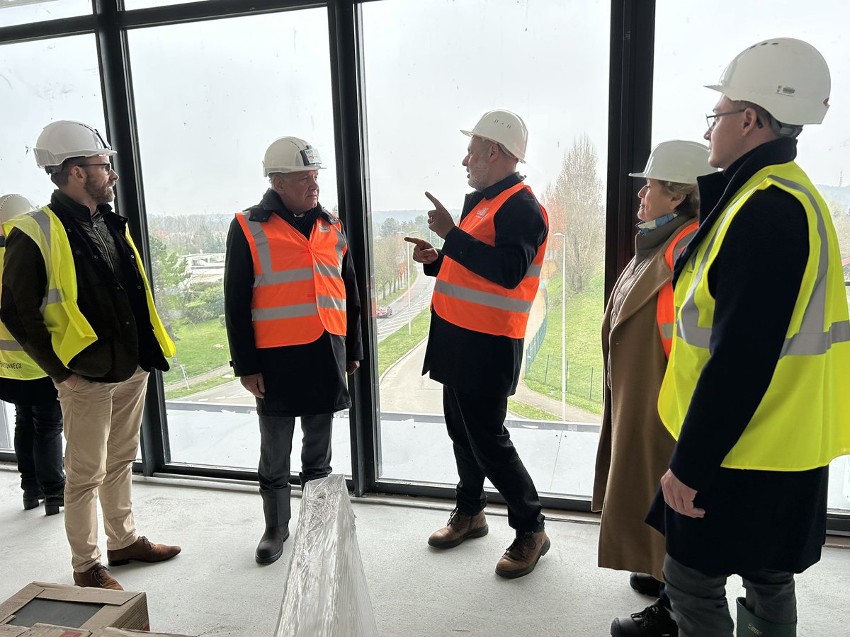 👮‍♂️À 3️⃣ mois de son inauguration, visite de chantier du nouveau commissariat de la circonscription <a href="/VilleElancourt/">Ville d'Élancourt</a>.

Un équipement de pointe qui mobilise les nouvelles technologies et les dernières innovations pour une sécurité renforcée des habitants et policiers à <a href="/sqy/">Saint-Quentin-en-Yvelines 🚀</a>