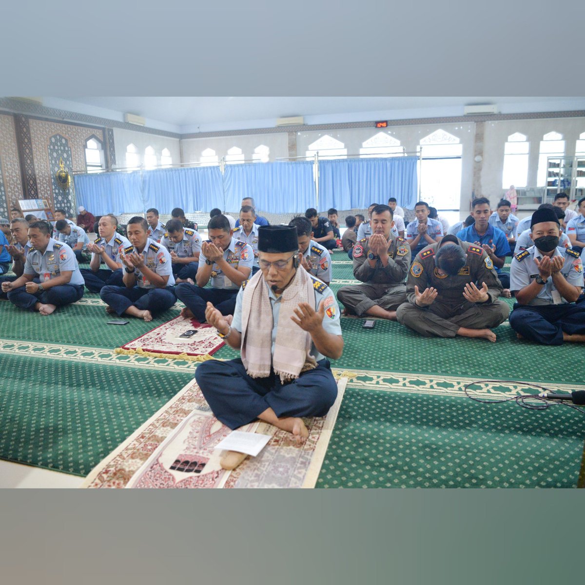 hasanuddinhnd's tweet photo. Jelang Peringatan HUT Ke- 79 TNI AU, Lanud Sultan Hasanuddin Gelar Doa Bersama https://t.co/HDGdC6ZHho