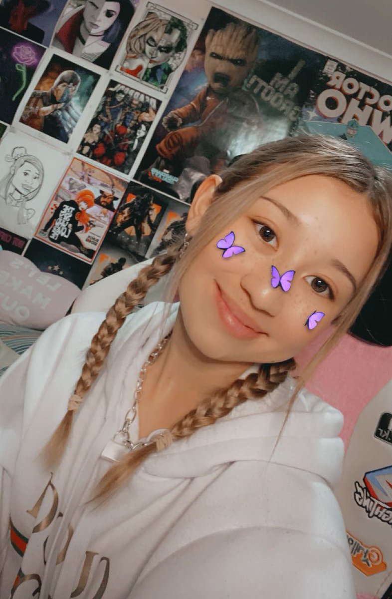 danidavinas's tweet image. I’ve been working full time for quite a while now and I have this urge to come back to content creation. Someone please show me a sign that it’s the right decision 🤍