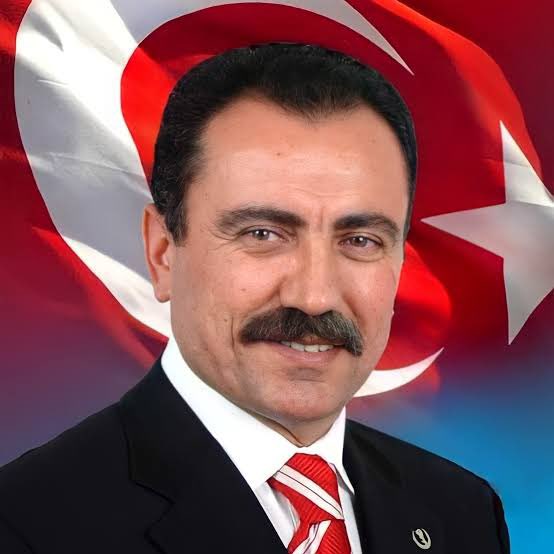 Bir Muhsin yeterdi oysa ki  
Ruhu şad olsun