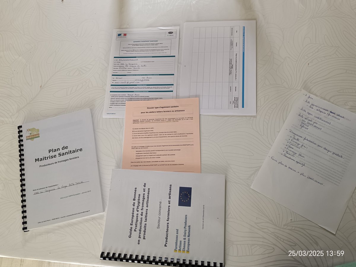 EJacquerie's tweet photo. C'est parti pour faire un peu de papier ! On en a jamais assez 😊
Un petit dossier d'une 50aine de pages qu'est l'agrément sanitaire. https://t.co/63U6v9DK8U