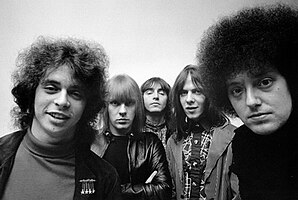 Uncertaindoute's tweet photo. @mrockpop69 aques Martin est lui même le sosie du chanteur de MC5 (a droite donc). https://t.co/F9Dhc2Neg3