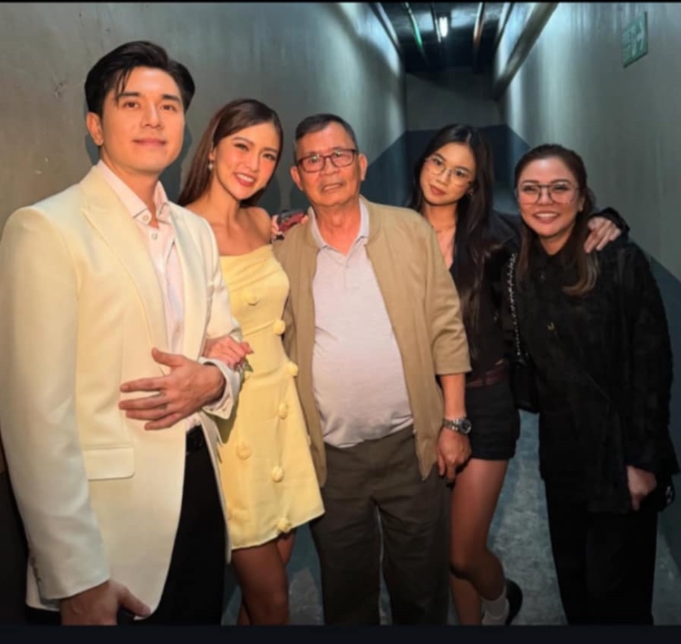 Snappy232's tweet image. hay na lang #MLWMYD #KimPau #KimChiu #PauloAvelino