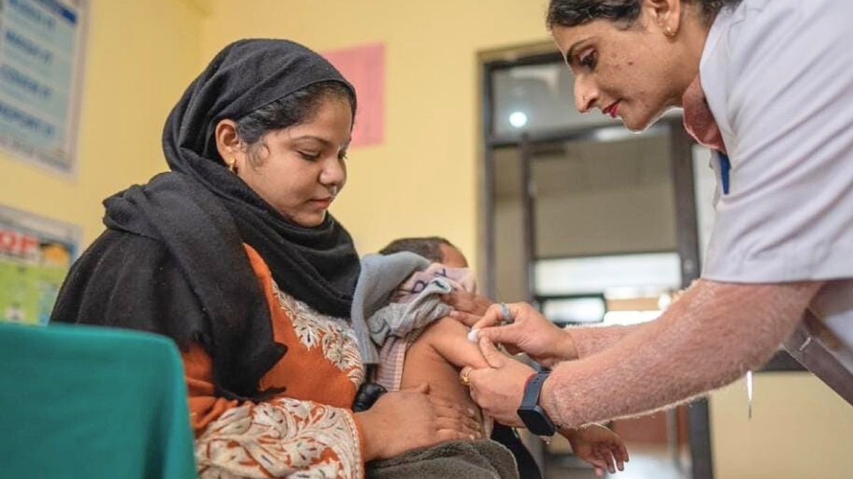 UNDP_India's tweet image. #UWIN expands its footprint nationwide! 🇮🇳

Led by @MoHFW_INDIA with support from @UNDP_India, #UWIN is making vaccinations more accessible &amp;amp; efficient.

Proud to support @wbdhfw in rolling out this digital platform in #WestBengal, training healthcare workers to use this…
