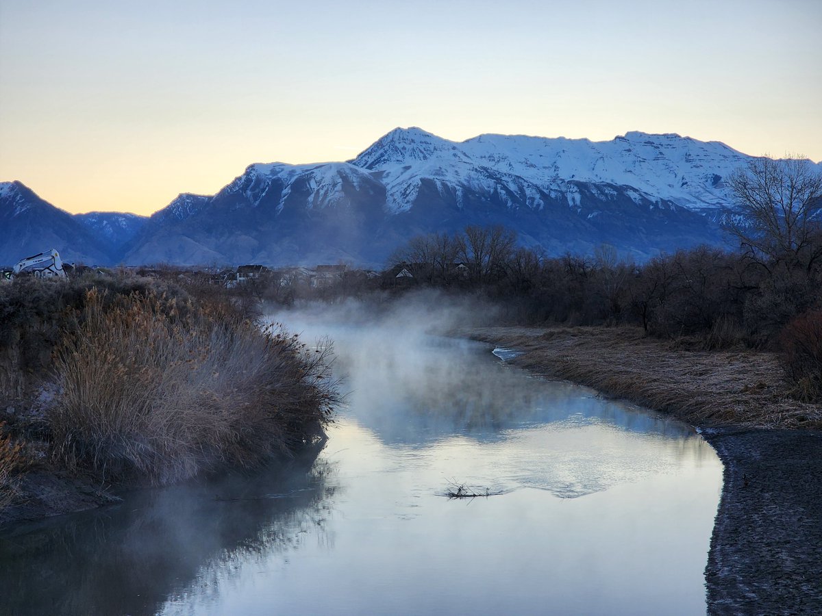 Quick 13 miler before sunrise to watch it hit the mountains 😍