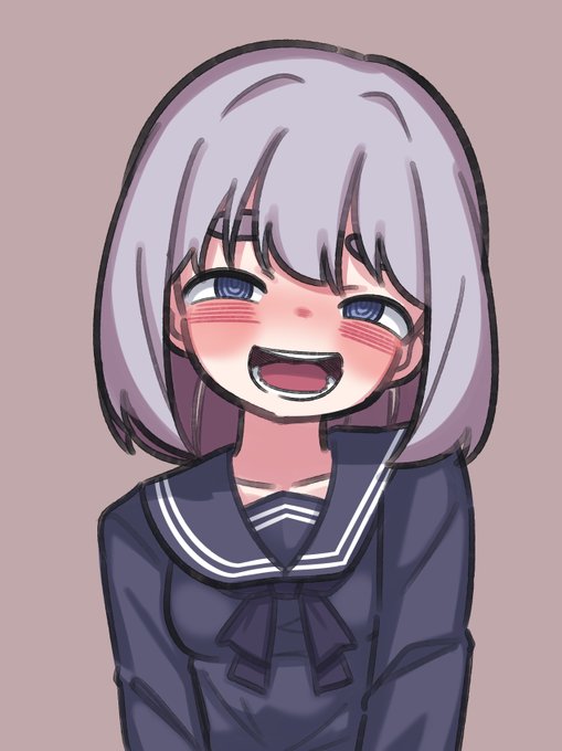 ニヤけ顔が特徴的な女の子 