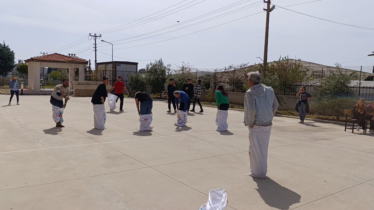 Nevruz Bayramı (Nevruz/Yenigün) Etkinliği Yapıldı.
Okulumuzda Nevruz etkinlikleri kapsamında doyasıya eğlendik. <a href="/tcmeb/">Millî Eğitim Bakanlığı</a> <a href="/MersinMEM/">Mersin İl Millî Eğitim Müdürlüğü</a> <a href="/fazilet_durmus/">Fazilet Öğretmen 🇹🇷</a> <a href="/AnamurMem/">Anamur İlçe Millî Eğitim Müdürlüğü</a> <a href="/erhngugul/">Erhan Güğül</a>