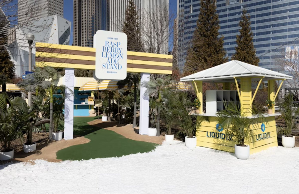 BizBash's tweet photo. ⭐️ Step inside these 30 event ideas you may have missed...

@BeisTravel, @TIME, @Maybelline & more are redefining experiential marketing—think a human claw machine and subway pop-ups! 👀 Don’t miss these next-level ideas. 

Tap in NOW!
https://t.co/i7nxErmYEs