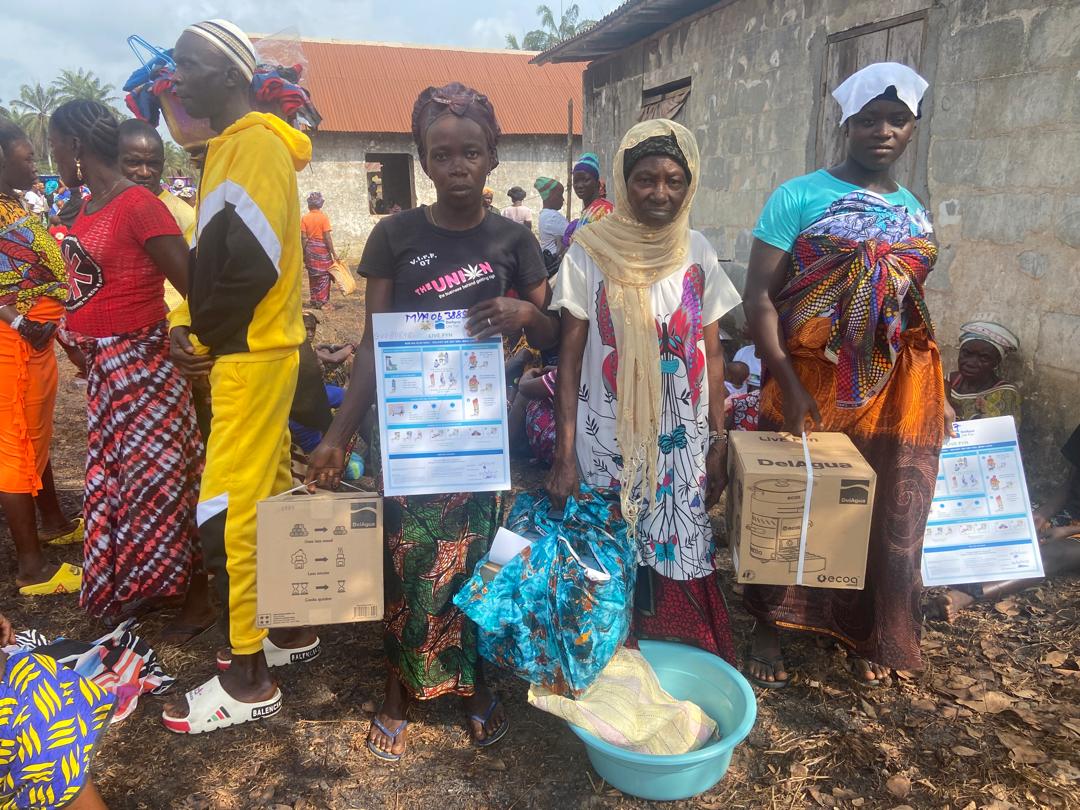 DelAguaSL's tweet photo. 250,000 stoves will be distributed in Kambia, Kenema, Moyamba, Koinadugu, Bo, Tonkolili and Western Rural districts. 
The Deputy Minister of Energy l, Ing. Edmond Nonie visited our warehouse on Friday, 21st March to preside over the distribution launch https://t.co/T6wzZlrwWx https://t.co/4fovWC66W8