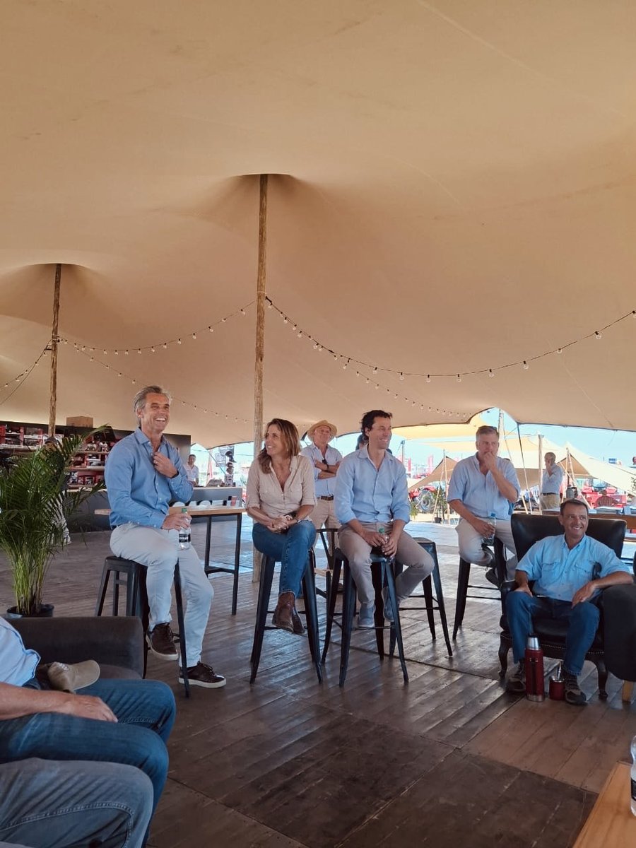 NestersTech's tweet image. ¡Nesters Uruguay ya es una realidad! 🇺🇾

En #Expoactiva, lanzamos oficialmente nuestra comunidad de productores comprometidos con la innovación y tecnología para transformar el agro. ¡El futuro es #Agtech! 🌱💡

#NestersUruguay #Innovación #Expoactiva