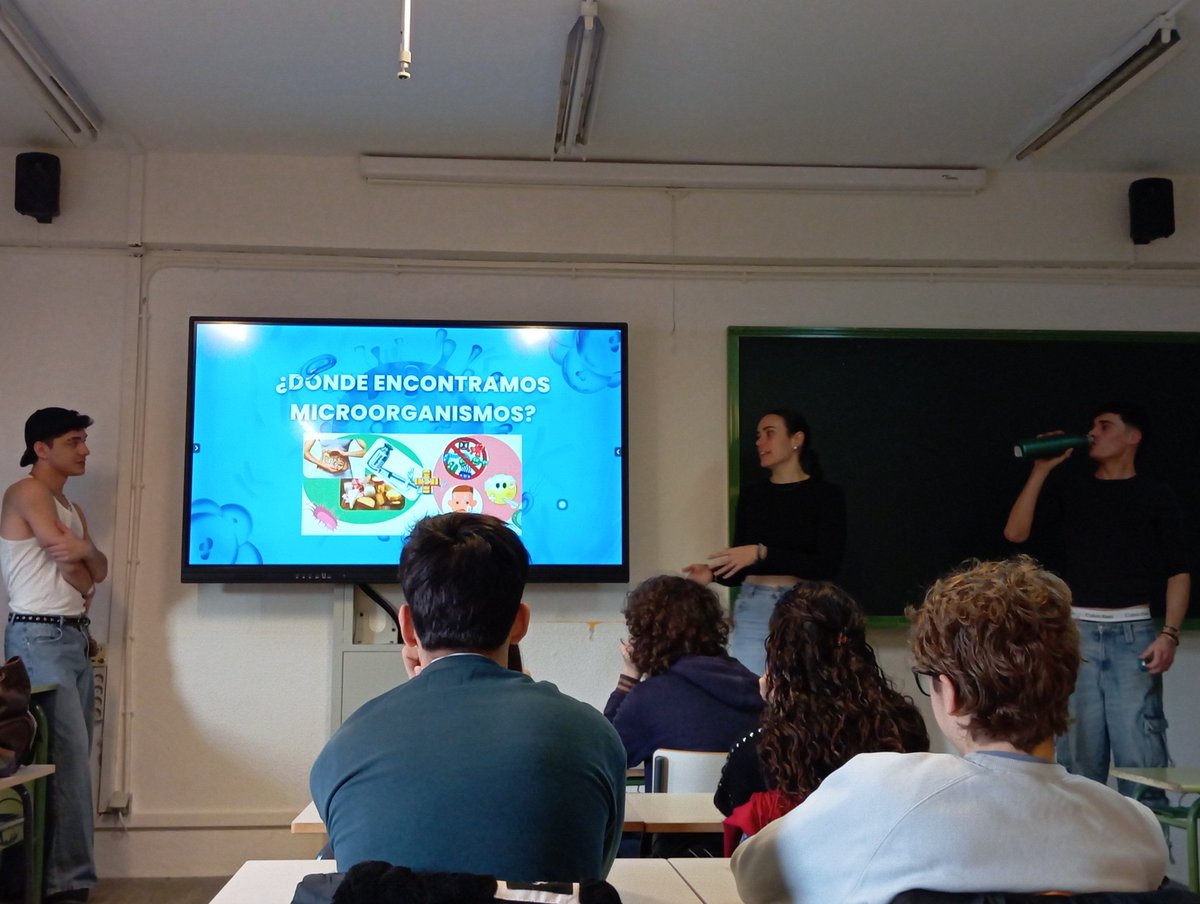Acabamos la temporada de #MicroMundo, este año en nuestro equipo hemos vuelto al <a href="/IESJTurina/">IES Joaquín Turina</a> 1°Bach. Este proyecto de aprendizaje-servicio y ciencia ciudadana pone su foco en concienciar sobre las resistencias a los antibióticos y fomentar la cultura científica #AMR