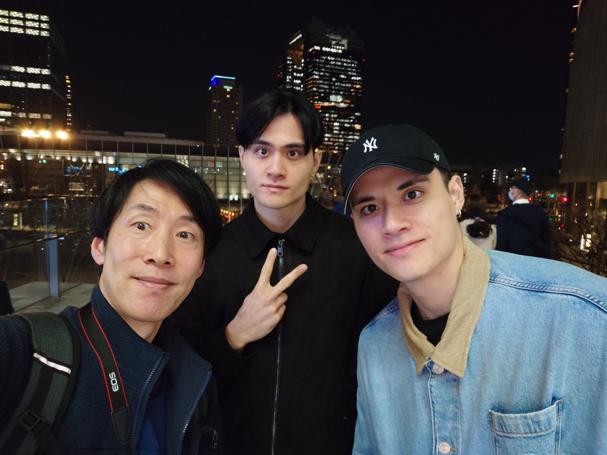 万博目前の大阪はあっちもこっちも大賑わい✨宵闇の 大阪は 双子連れ濃いの街ぃ〜😂😜