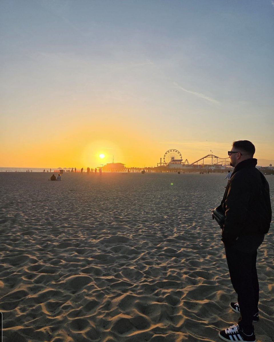 One with the Sun in #SantaMonica

📷 by: @gab_ctz