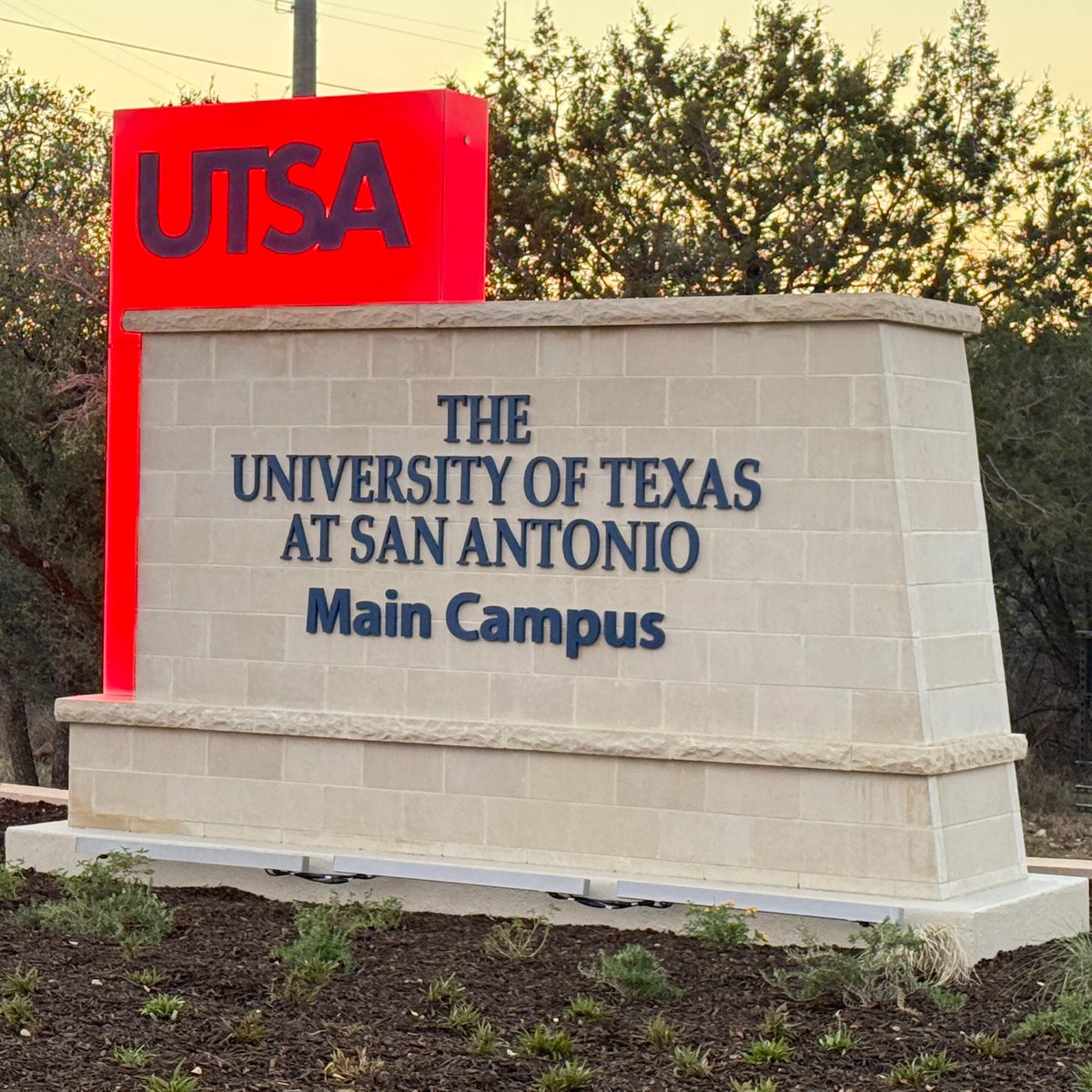 UTSAAlumni's tweet photo. Hey Alumni! Next time you travel to campus, check out the new gateway monument at the northwest Barshop Boulevard entrance.

The monument, completed earlier this month, ushers visitors into the west side of campus and features color-changing lights that sync with the existing main entrance monuments.
