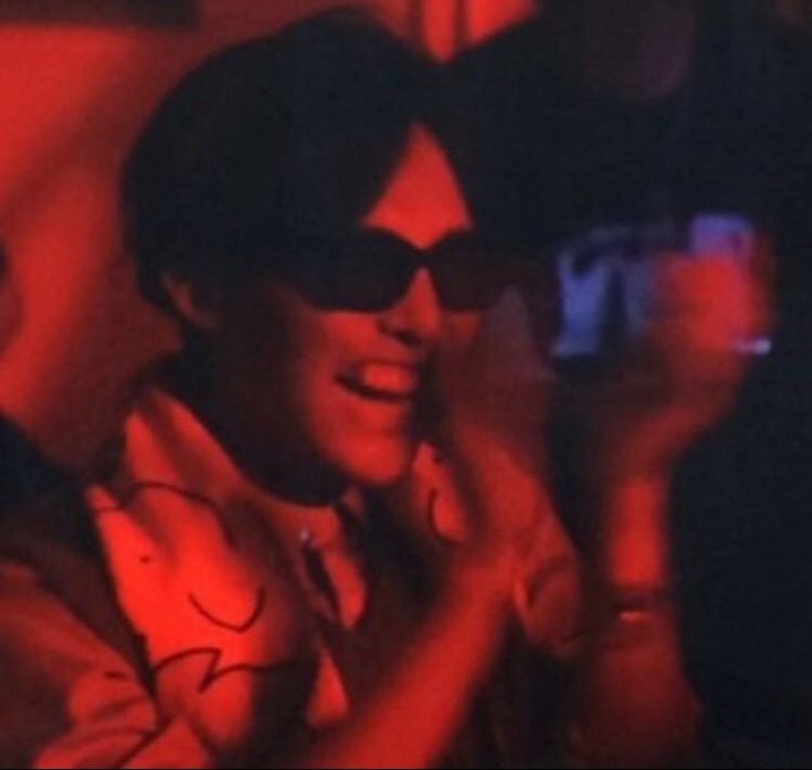 jiyongsbareface's tweet photo. no thoughts just jiyong fangirling and having fun in Daesung's concert https://t.co/P4nbtX0UOJ
