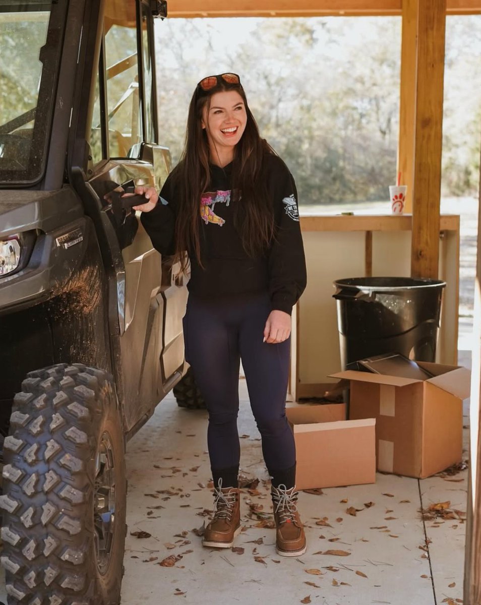 Always prepared for a long day of chores. Wiley X ambassador @hannahbarron06_ doesn't shy away from any job. 
Proving hard work isn't just a chore, it's a lifestyle.
