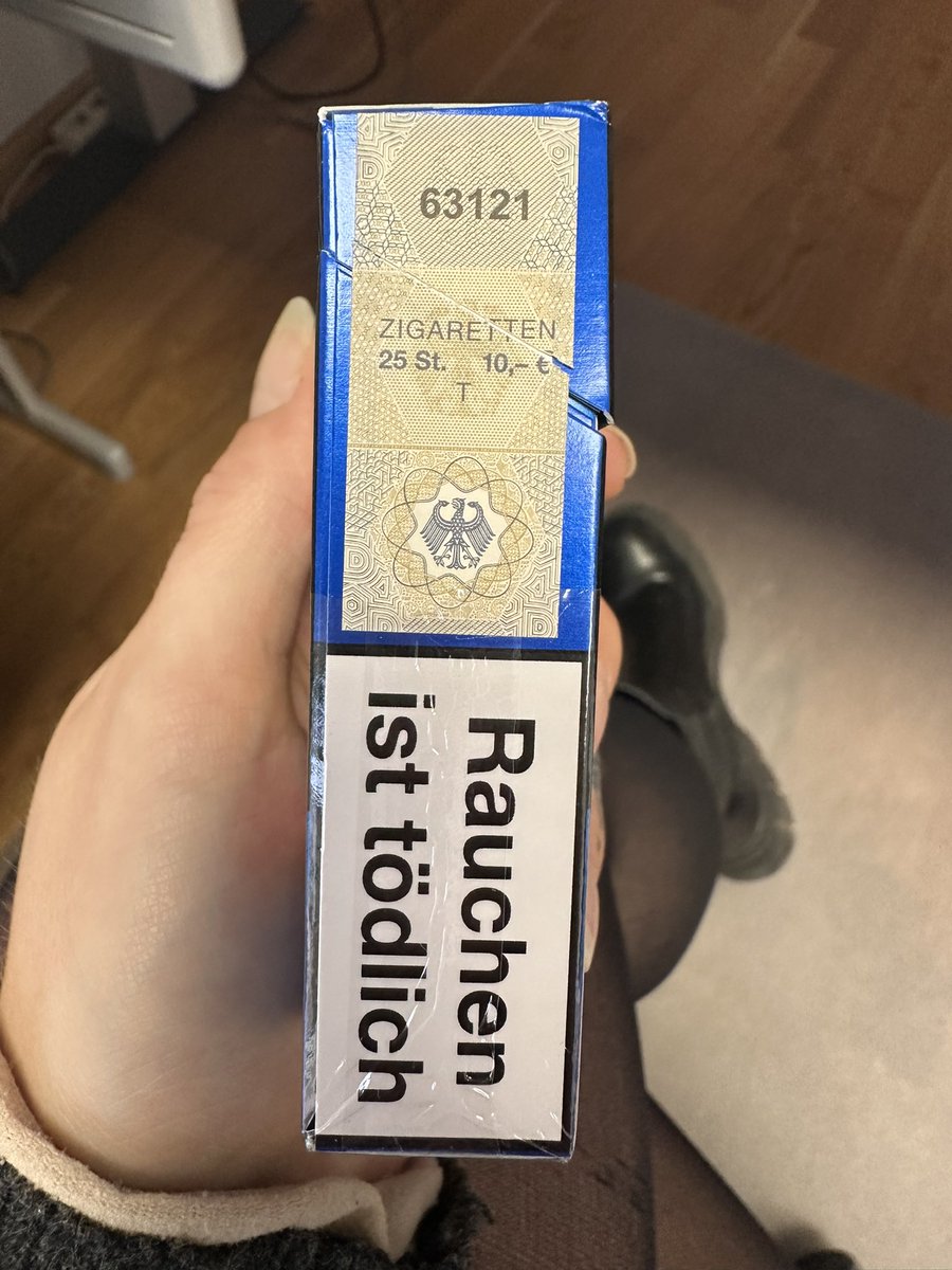 sickkseli's tweet photo. Niemand zieht mich so oft ab wie L&amp;M wenn sie wieder ne Kippe weniger in meine Schachtel packen https://t.co/T7T7jSiMHI