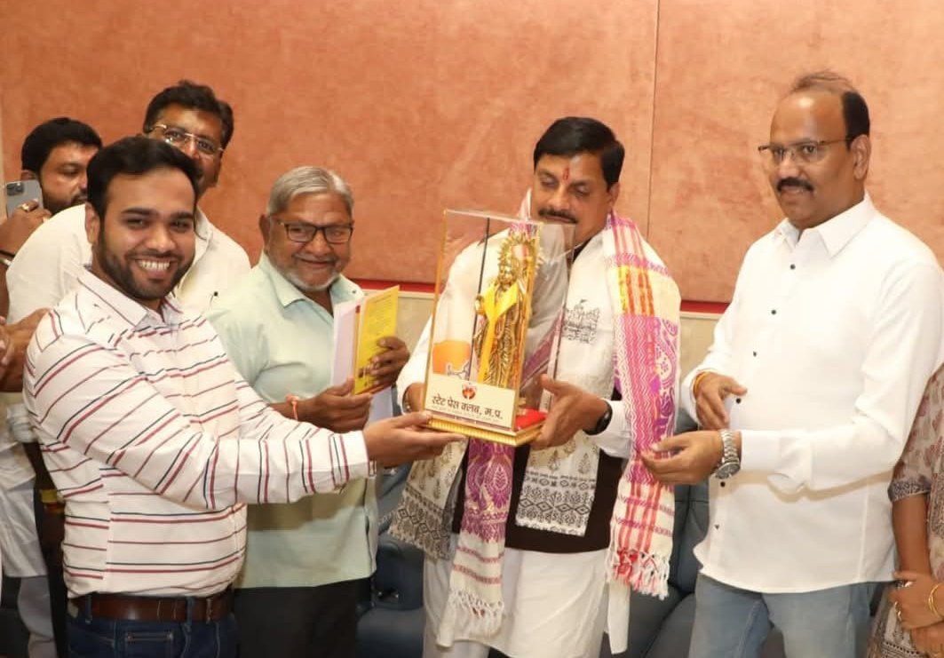 AkashChoukse's tweet photo. मध्यप्रदेश के लोकप्रिय मुख्यमंत्री डॉ मोहन यादव जी को जन्मदिन की अशेष शुभकामनाएं। महाकाल राजा की कृपा बनी रहे है।  
@DrMohanYadav51 @JansamparkMP @jdjsindore @BJP4MP @Ashish_HG https://t.co/T7Bhb2OXZ2