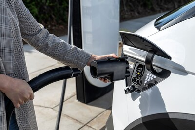 TESLARATI tweet media
