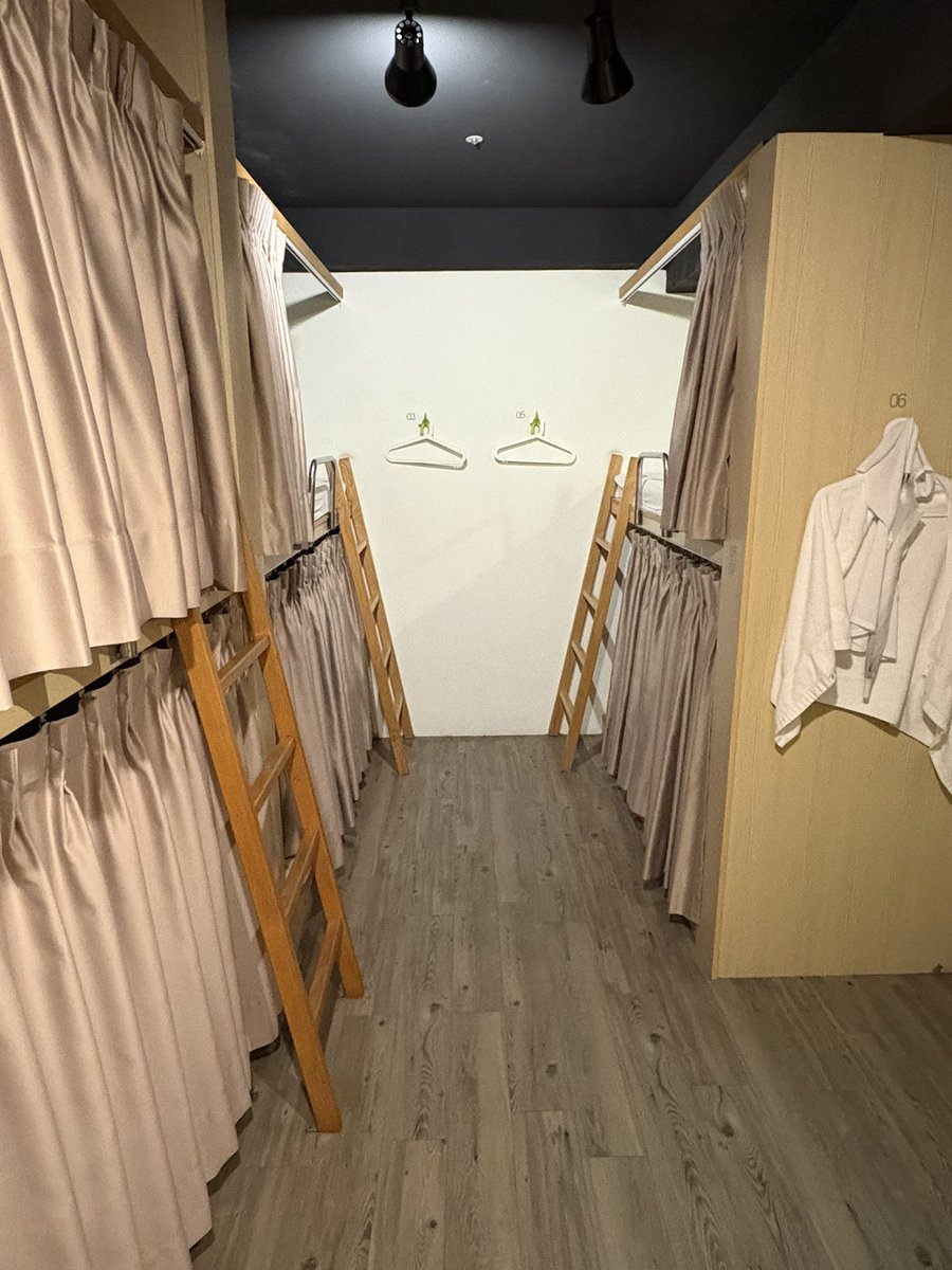 又來到熟悉的地方
今晚會不會依舊平安夜咧

#top #無地 #下彎屌 #青旅