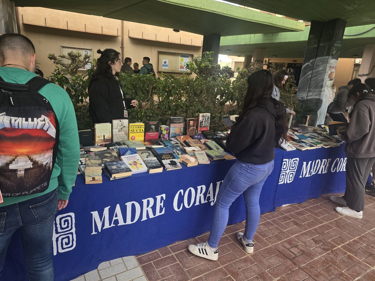 Ya tenemos funcionando nuestro Mercadillo Solidario de Libros de Madre Coraje. Podéis venir en cualquier momento, ¡estarán con nosotros hasta el jueves!
<a href="/LetrasUma/">Filosofía y Letras</a>
