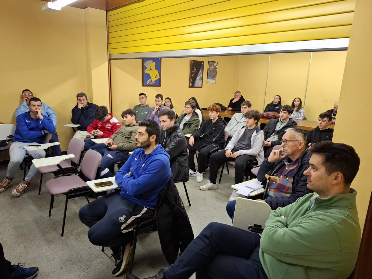 Comité Árbitros FBMPA (@cta_fbmpa) on Twitter photo 📢 Reunión Semanal.
❓️ Cuestiones del fin de semana.
Y visita de <a href="/ramongs11/">Ramon Gallego</a> para tratar las Faltas en Ataque 🤜🏽🫷🏼
@fbmpa_oficial 📢 Reunión Semanal.
❓️ Cuestiones del fin de semana.
Y visita de <a href="/ramongs11/">Ramon Gallego</a> para tratar las Faltas en Ataque 🤜🏽🫷🏼
@fbmpa_oficial