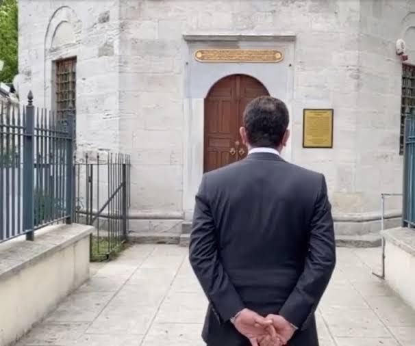 Ekrem İmamoğlu'nun Fatih Sultan Mehmet türbesine tekme attığı tarih ile gözaltına alındığı tarih arasında tam "1453" gün var!🤔🤔🤔🤔öyle işte….