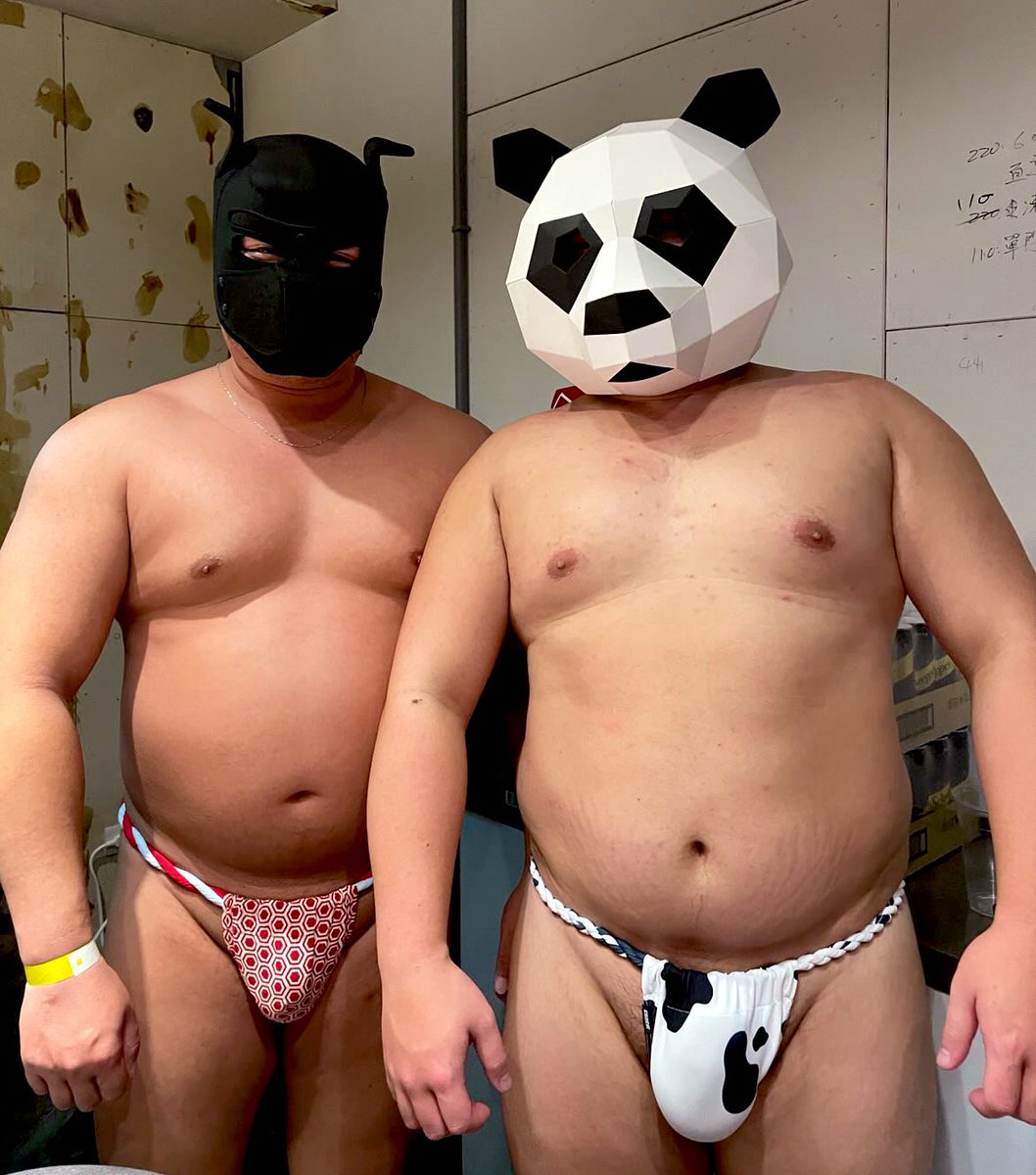 一日店長活動大成功💦

謝謝大家那天的熱情參與啊😚

那天真的太色色了🥵🥵🥵

這週六是分身小幫手當一日店長

歡迎大家再來六尺玩喔☺️

有沒有可能再辦一次活動呢？
我也不知道欸 但4萬追蹤了欸
要來點什麼回饋大家的活動
#翻模抽人來送會有人想要嗎😏

#有粗屌的可愛小熊🐻 
#pawbar  #一日店長