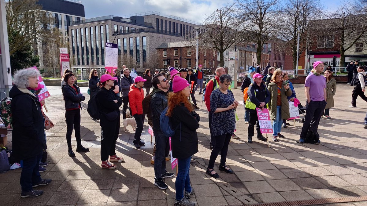 Members braved both rain and sun to attend the second day of our picket. Another great turnout that should bring management back to the negotiating table!