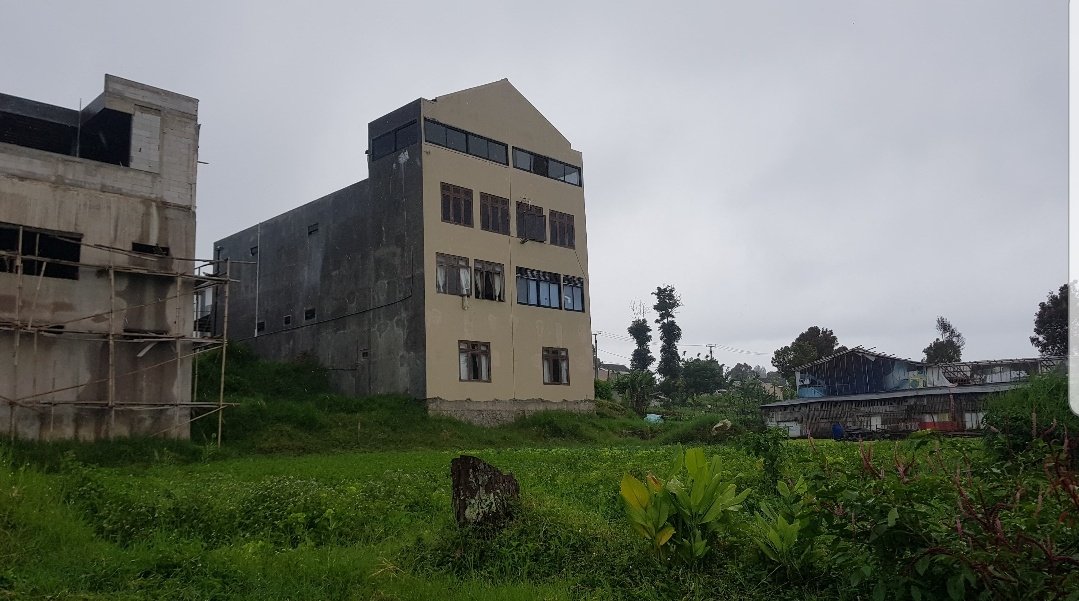 <a href="/biasalahanakmud/">BiasalahAnakMuda</a> Lokasi: Cihanjuang, Cimahi
LT: 350 m²
Harga: 900 jt
Info: Dekat dengan tempat wisata Dusun Bambu, Villa Istana Bunga Lembang. 
Masuk ke Komplek Katumiri.