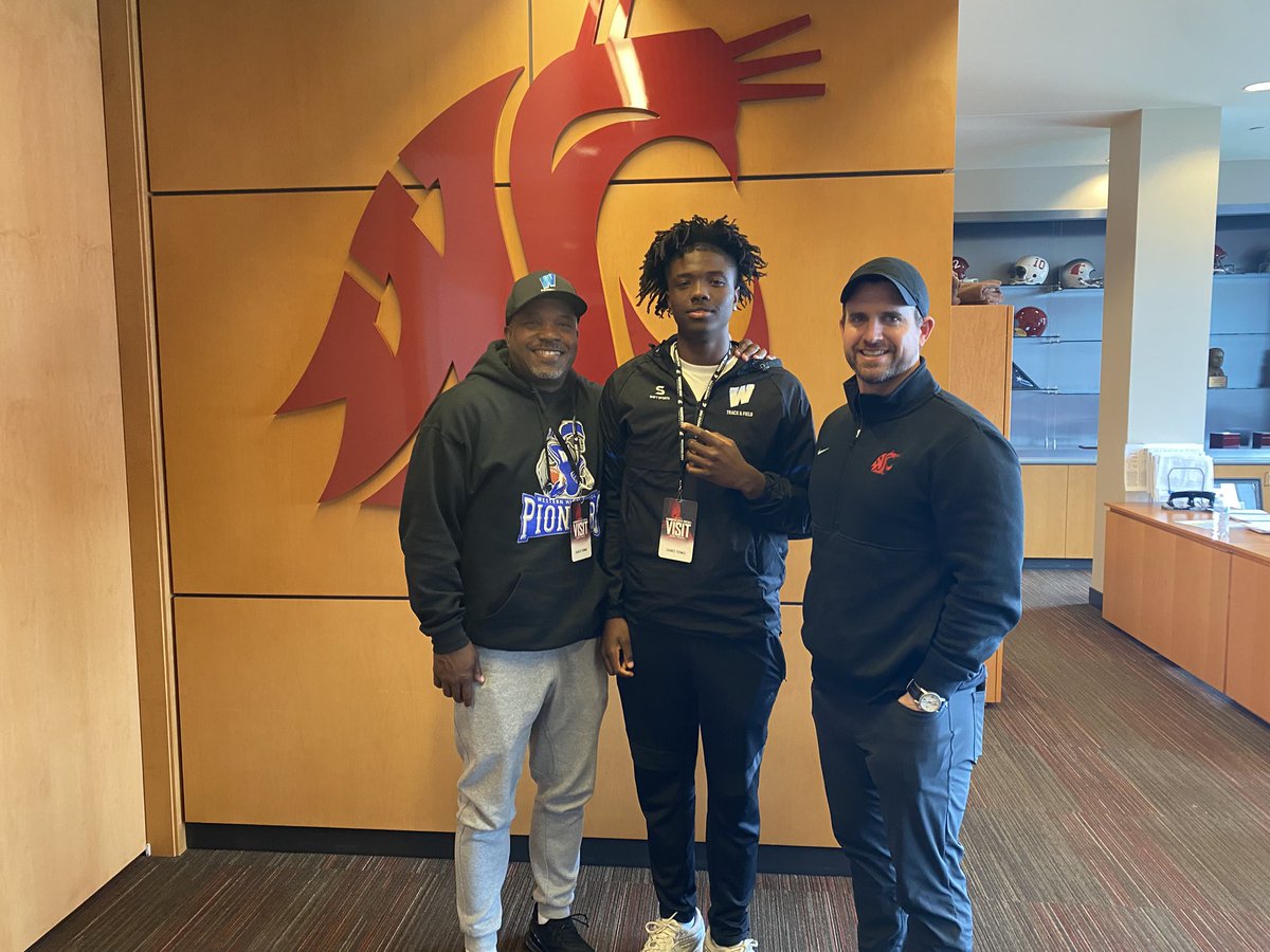 CoachDavidsonWH's tweet photo. Thank you to @WSUCougars entire staff and @WazzuRogers for making all the @westernpioneer1 feel at home yesterday. https://t.co/alADyDj1LP