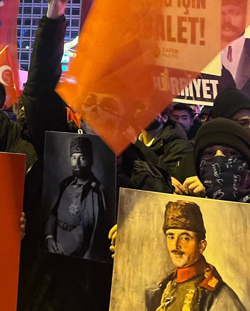 Kahrolsun istibdat, yaşasın hürriyet.