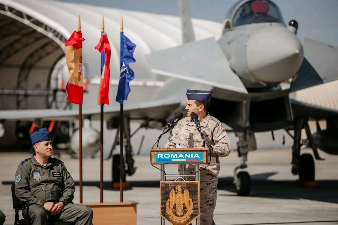 Web_AME's tweet image. Con la ceremonia de esta mañana en #Rumania finaliza el #DatPaznic 🇪🇦 que ha estado volando #Eurofighter del @ala14_ea
Y #A400 del #Ala31 @EjercitoAire #mops @EMADmde #eAP @NATO_AIRCOM 🧐👇aeronavesmilitaresespanolas.com/destacamento-p… 🧐👇