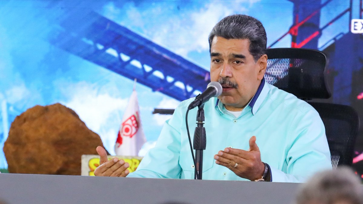 mairimharry (@mairimharry1) on Twitter photo ✔️El presidente Nicolás Maduro defendió la integridad de nuestro territorio ante las reiteradas amenazas y pretensiones del gobierno de Guyana de violentar la soberanía venezolana al disponer unilateralmente de territorios por delimitar. <a href="/NicolasMaduro/">Nicolás Maduro</a>
#RespetoALosVenezolanos ✔️El presidente Nicolás Maduro defendió la integridad de nuestro territorio ante las reiteradas amenazas y pretensiones del gobierno de Guyana de violentar la soberanía venezolana al disponer unilateralmente de territorios por delimitar. <a href="/NicolasMaduro/">Nicolás Maduro</a>
#RespetoALosVenezolanos