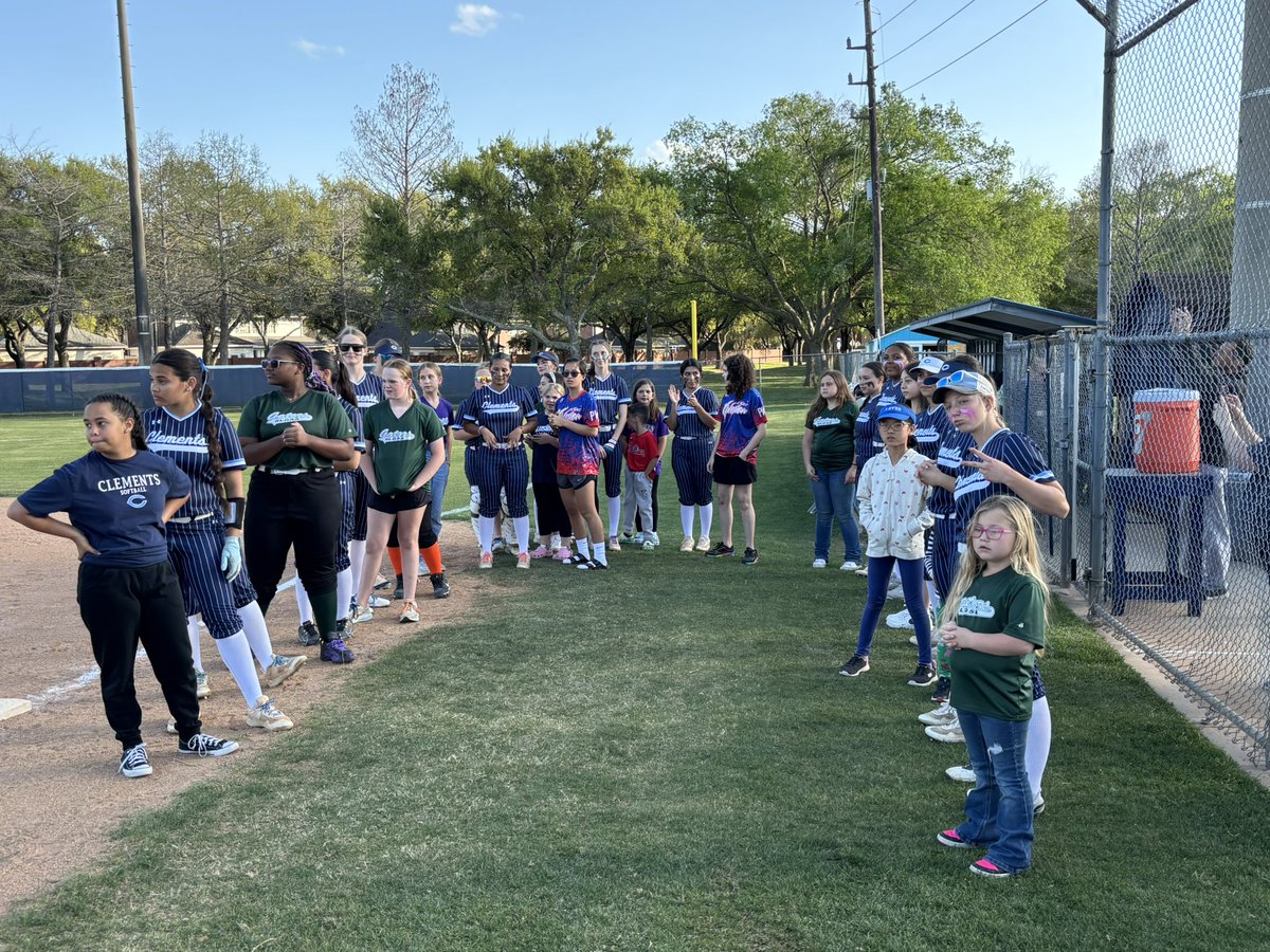 clementssftbl's tweet image. We had a great time celebrating our Youth Night on Friday! Great turnout, so excited to see the future of our sport! #futureisbright