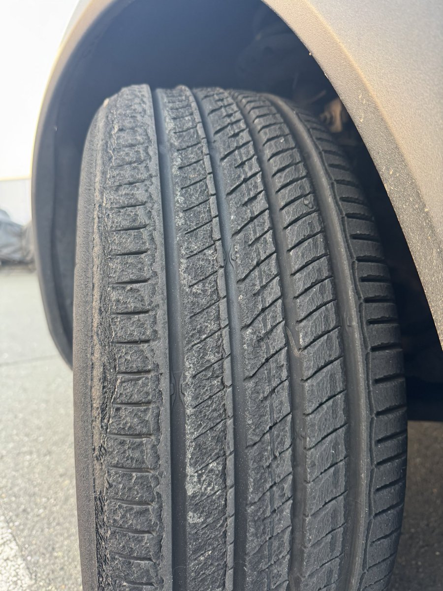 yosmo7004's tweet photo. 扁平率50%はこんな走り方しちゃいけません。
ほぼ新品が半日でゼロに… https://t.co/ol4BxMvcnS