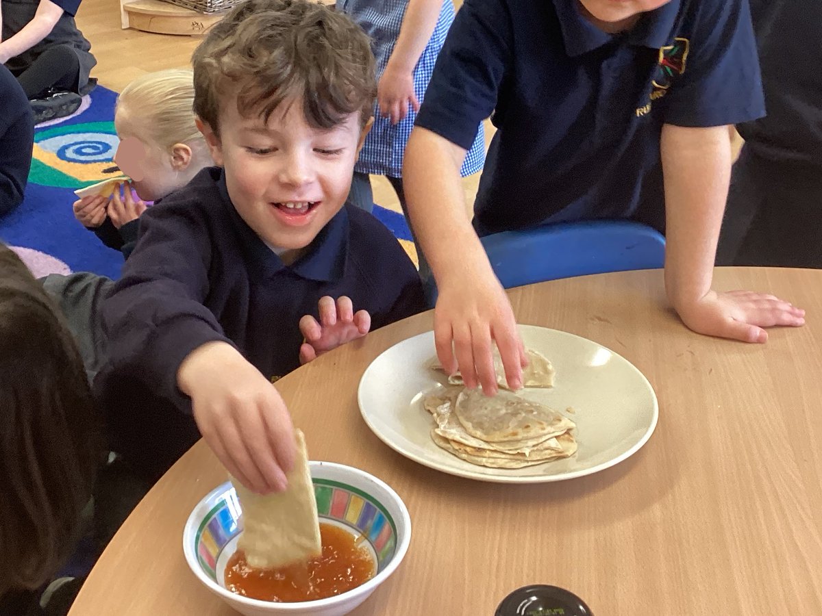 Yesterday morning, our Reception children put their culinary skills to the test as they weighed, mixed and rolled their own chapatis. The traditional Indian flatbread was a hit with our Reception children as they enjoyed the taste of all their efforts! #rkpswoodingdean #cooking