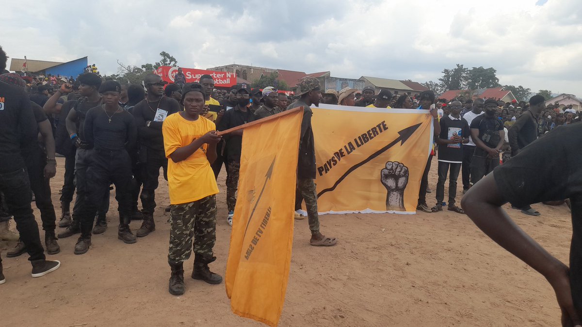 DMughenze's tweet photo. #Beni : un jeune homme touché par balle à la tête lors de l'enterrement du musicien #Delcat #Idengo. Deux autres personnes blessées . La situation demeure tendue aux environs du cimetière de Kimbangu et quelques tirs de sommation entendus. Une victime est admise à l'hôpital gén. https://t.co/zdcrGibzMB