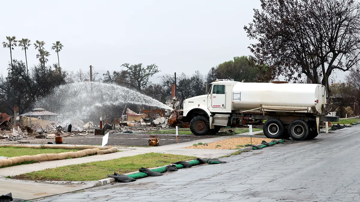 sharonwaxman's tweet image. The devastated community of Altadena is climbing out of the ruins of the #LAfires. @jeremyfuster  visits with residents, entertainment oros as they find unity, grace and frustration in the uncertainty of their future. new on @thewrap.