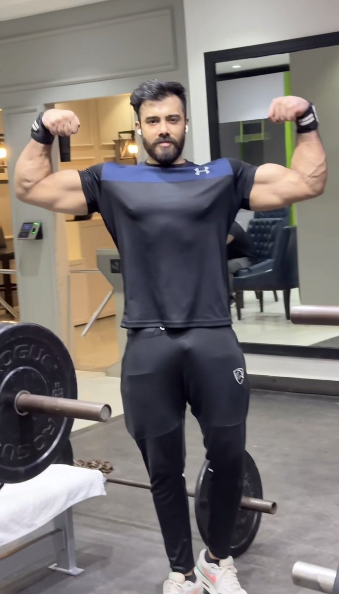ve_bdsm's tweet photo. Kas ve büyük bir penis hakimiyetin göstergesidir. 
#alpha #maledominance #erkeküstünlüğü https://t.co/nh3wJxyAaR