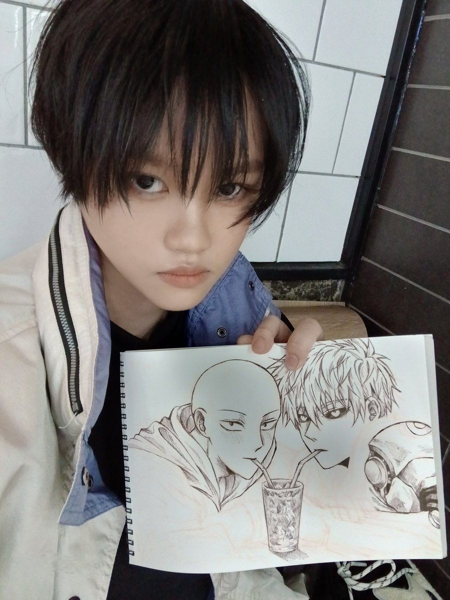 kenj_1910's tweet photo. Artist and her art💕 https://t.co/ZxWPjoU7tm